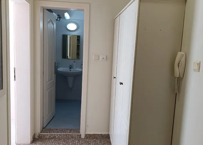 Sunny Center Apartment *